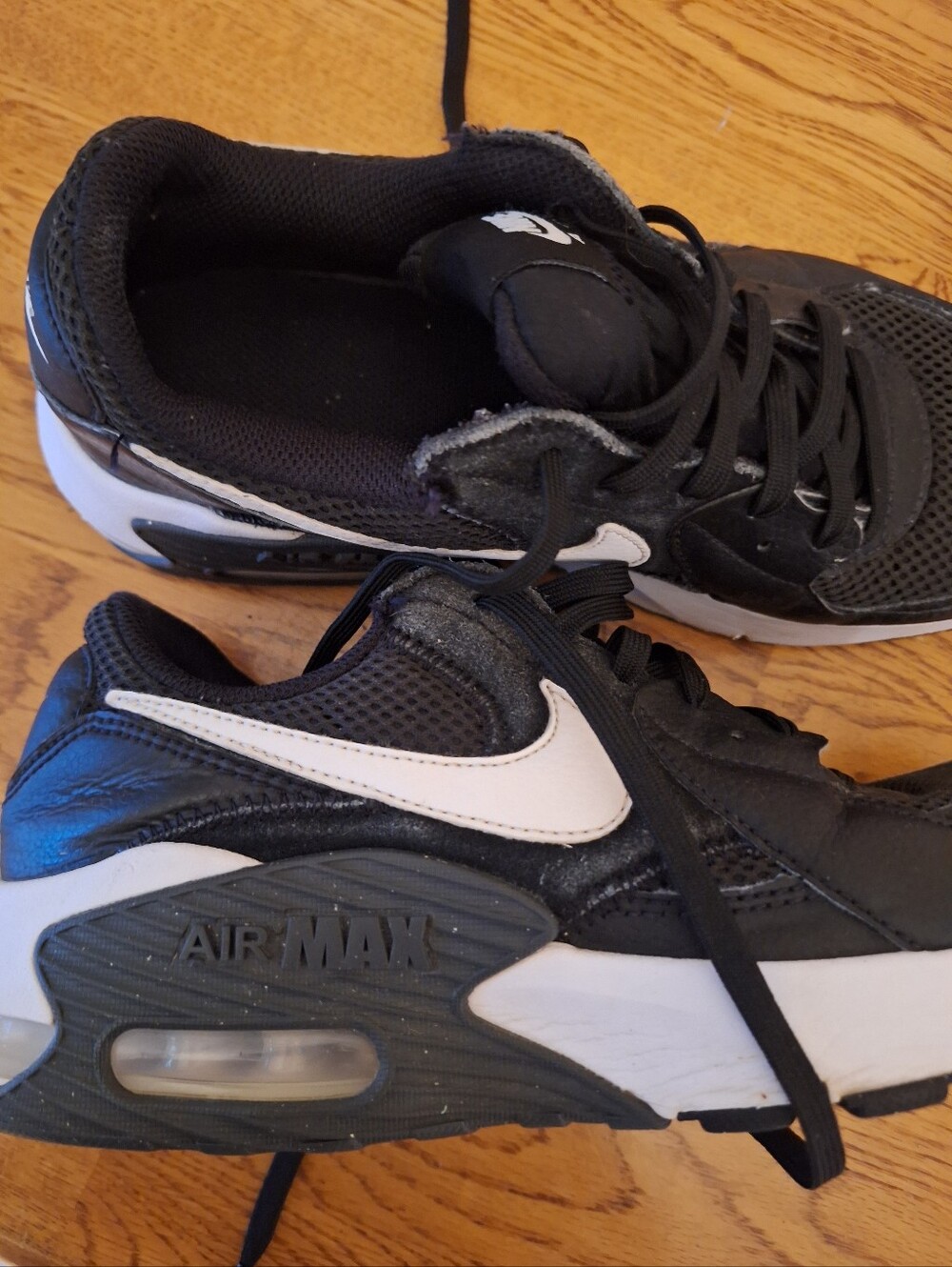 Nike Air Max Women’s Black/White Athletic Sneakers, Size 8